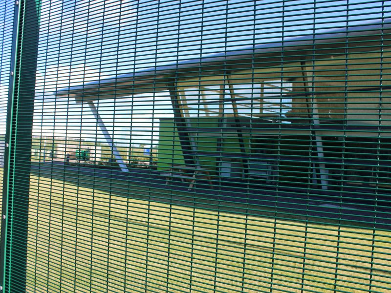 Lochrin 358™ SL1 mesh fencing system.