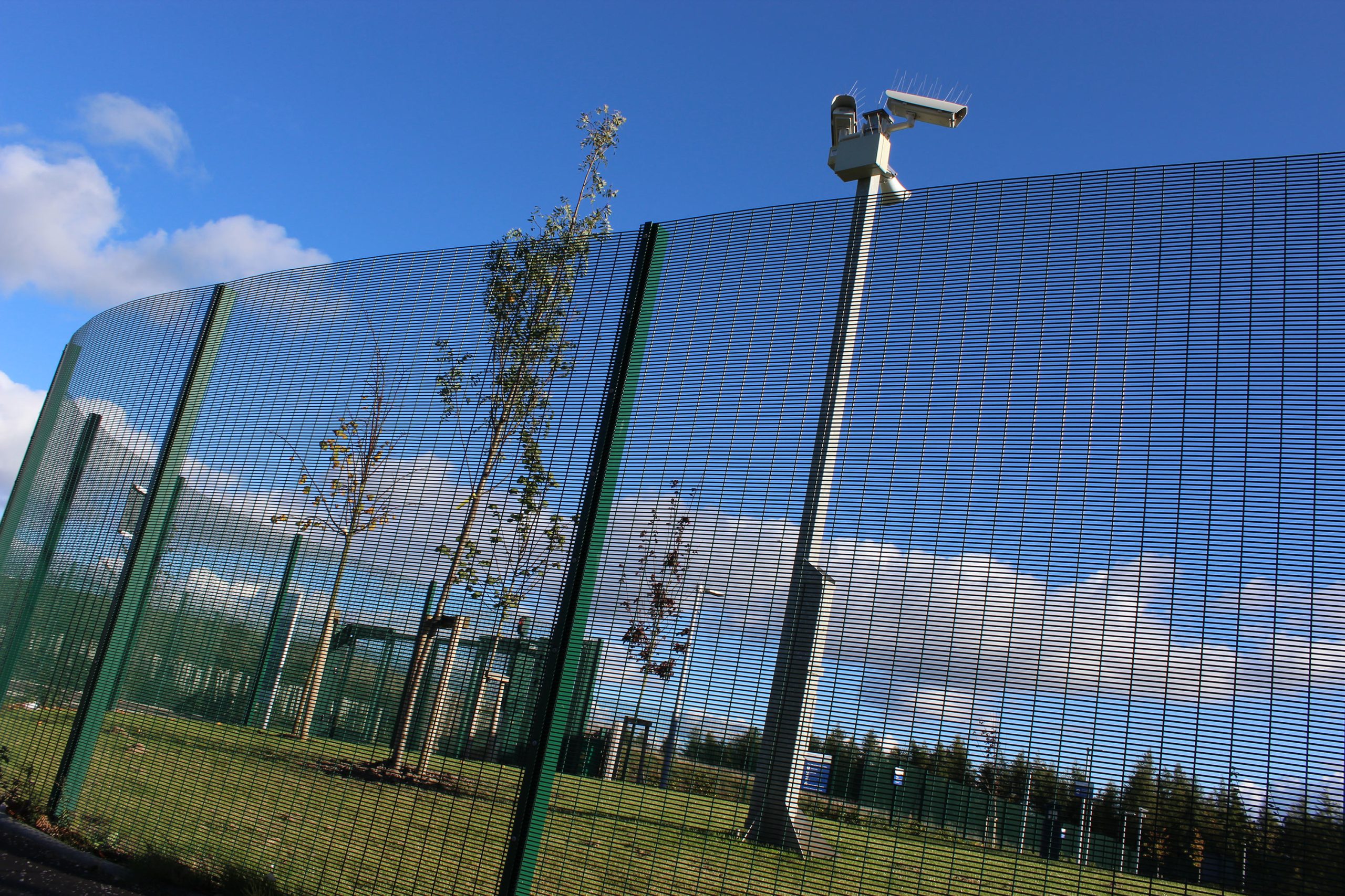 A Lochrin 358™ installation with a curved corner.