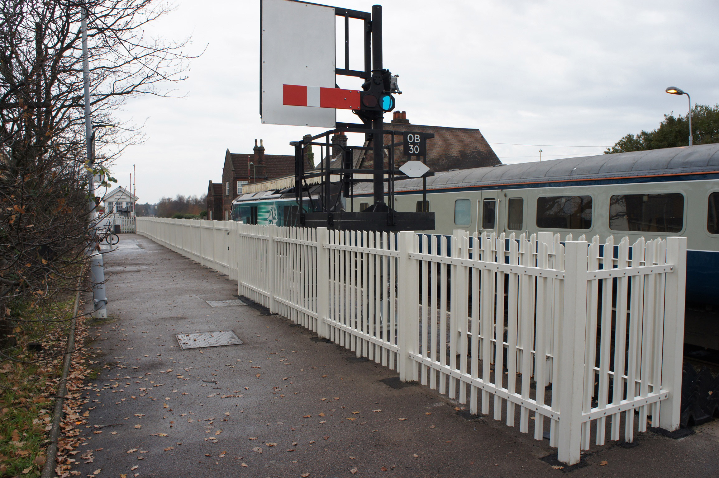 Lochrin POLYsade™ GRP palisade fencing.