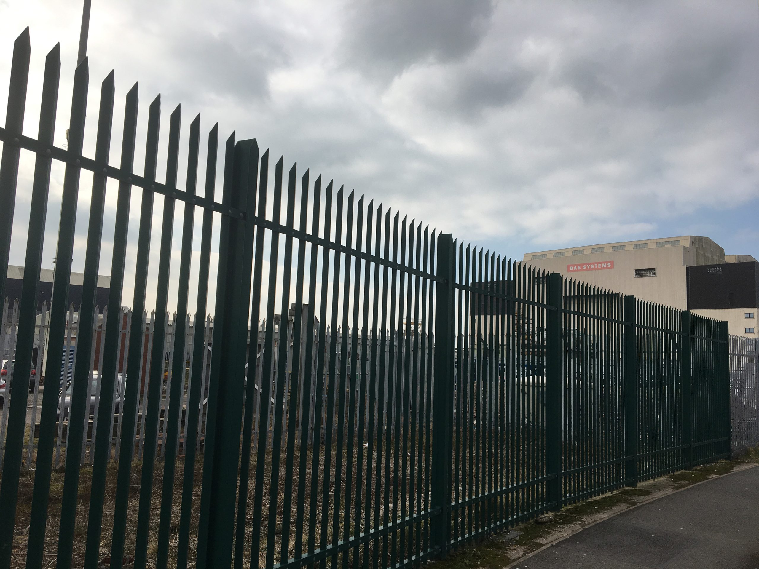 Lochrin Combi fencing installed at a BAE Systems facility.