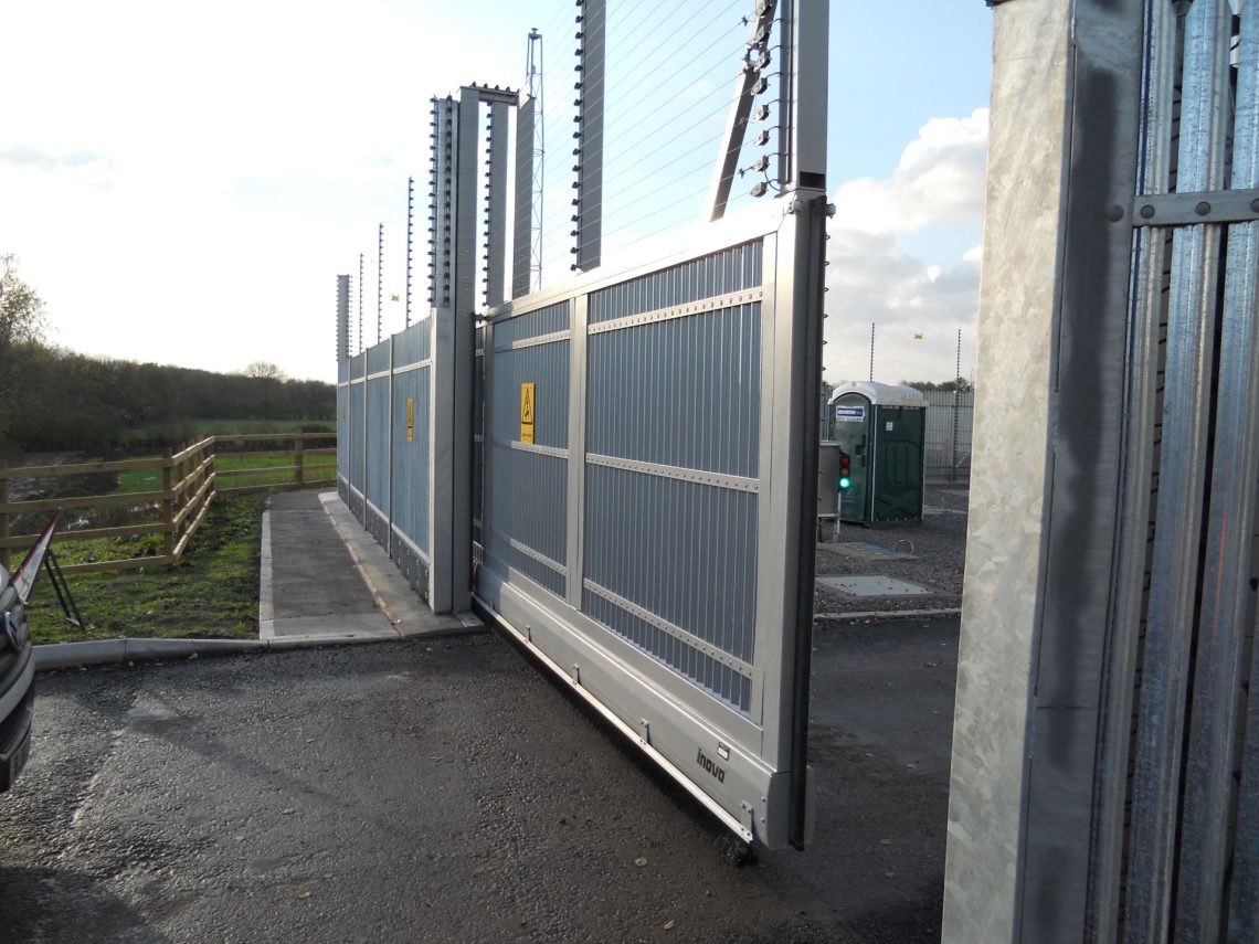 A vehicle entry gate on the Lochrin Combi CPNI fencing system.