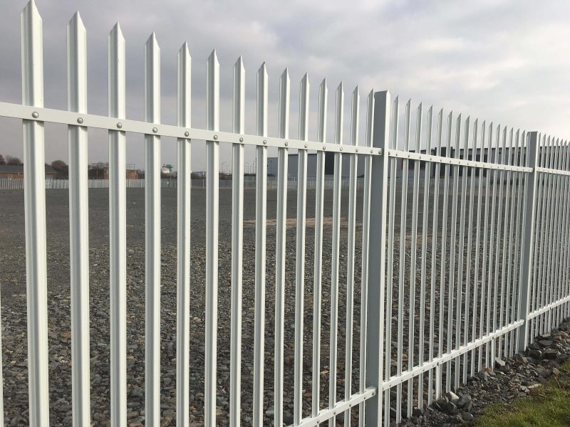 Lochrin Combi™ SL1 palisade fence.