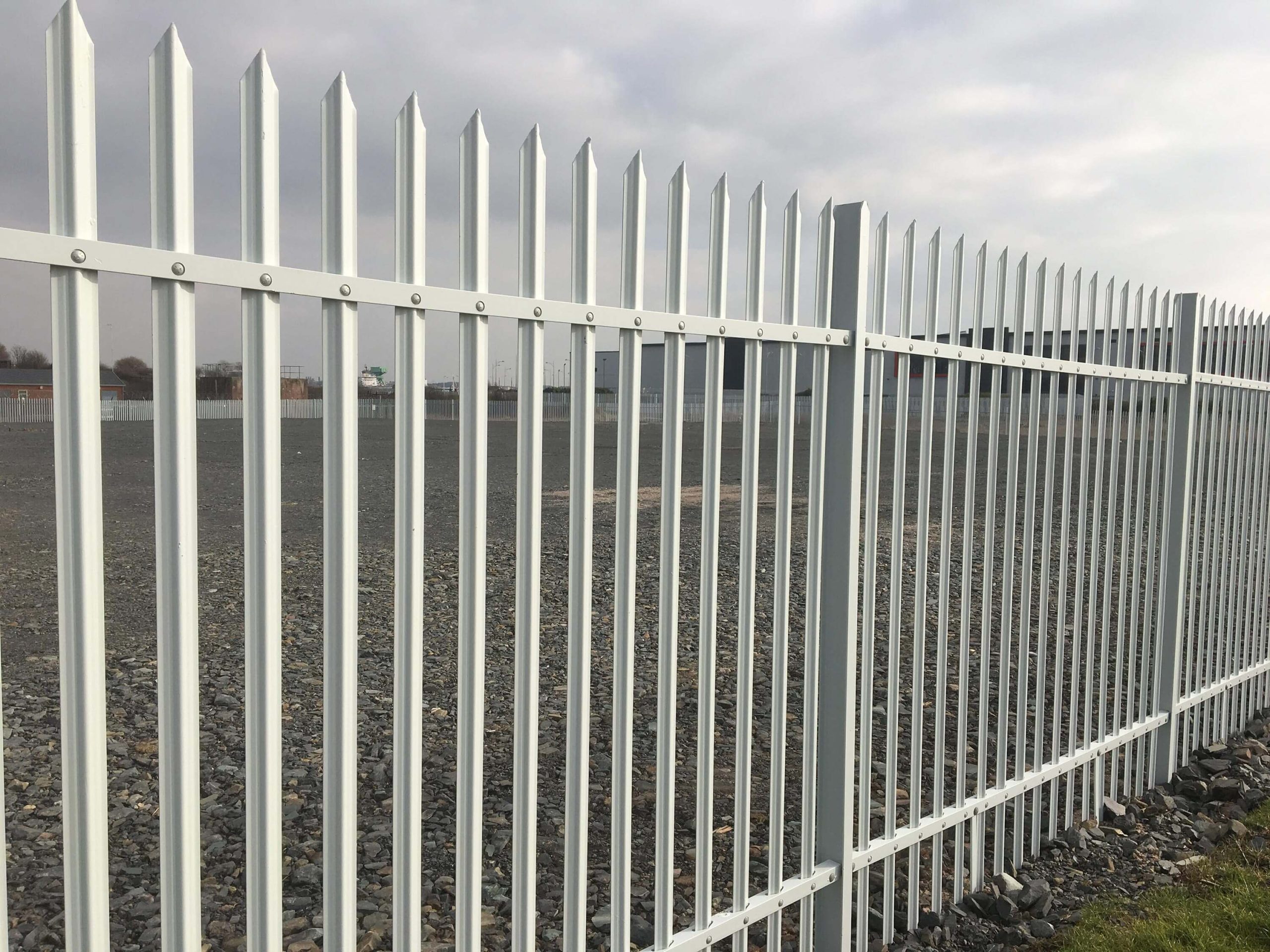 Lochrin Combi™ SL1 palisade fence.