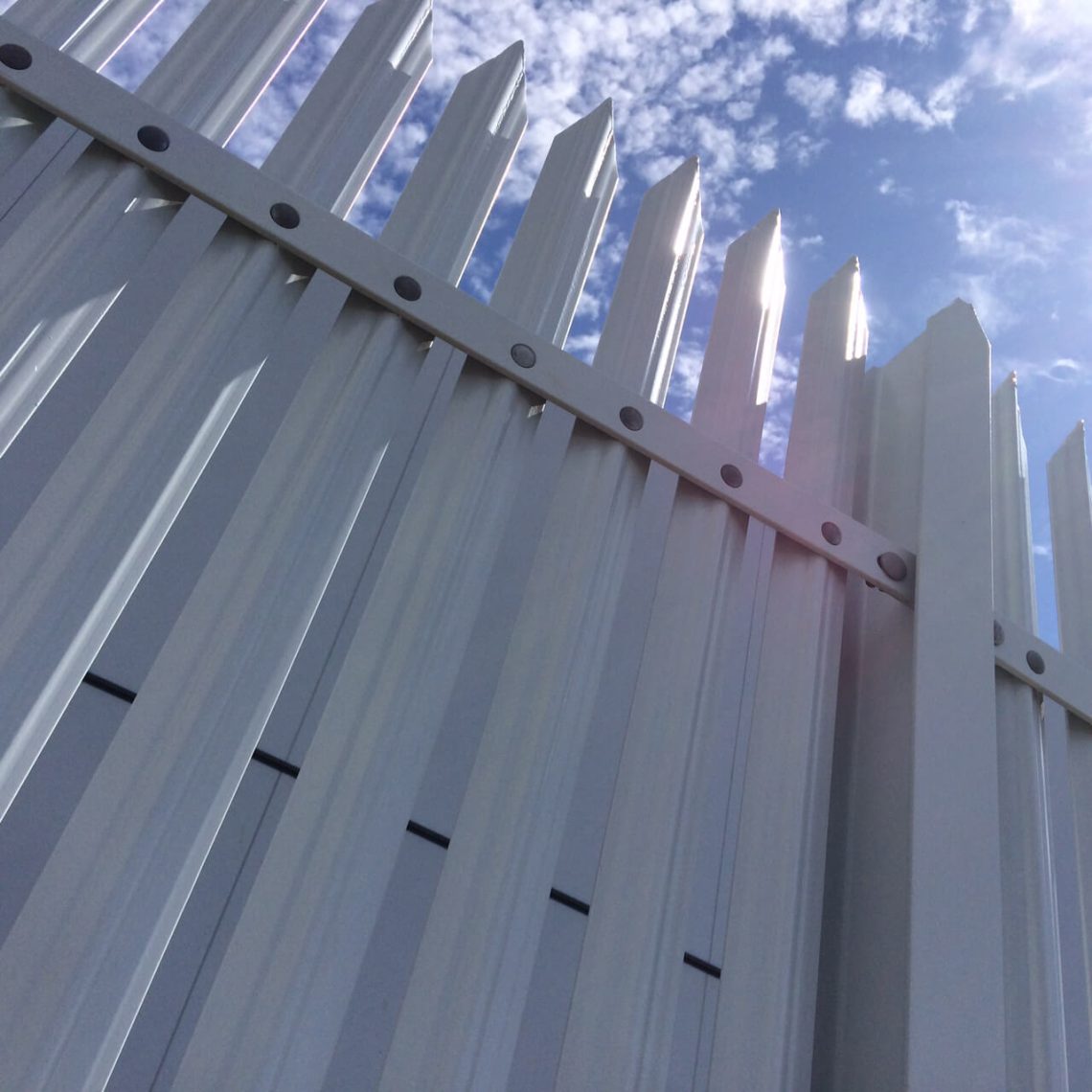 Lochrin Combi™ SL2 security fencing.