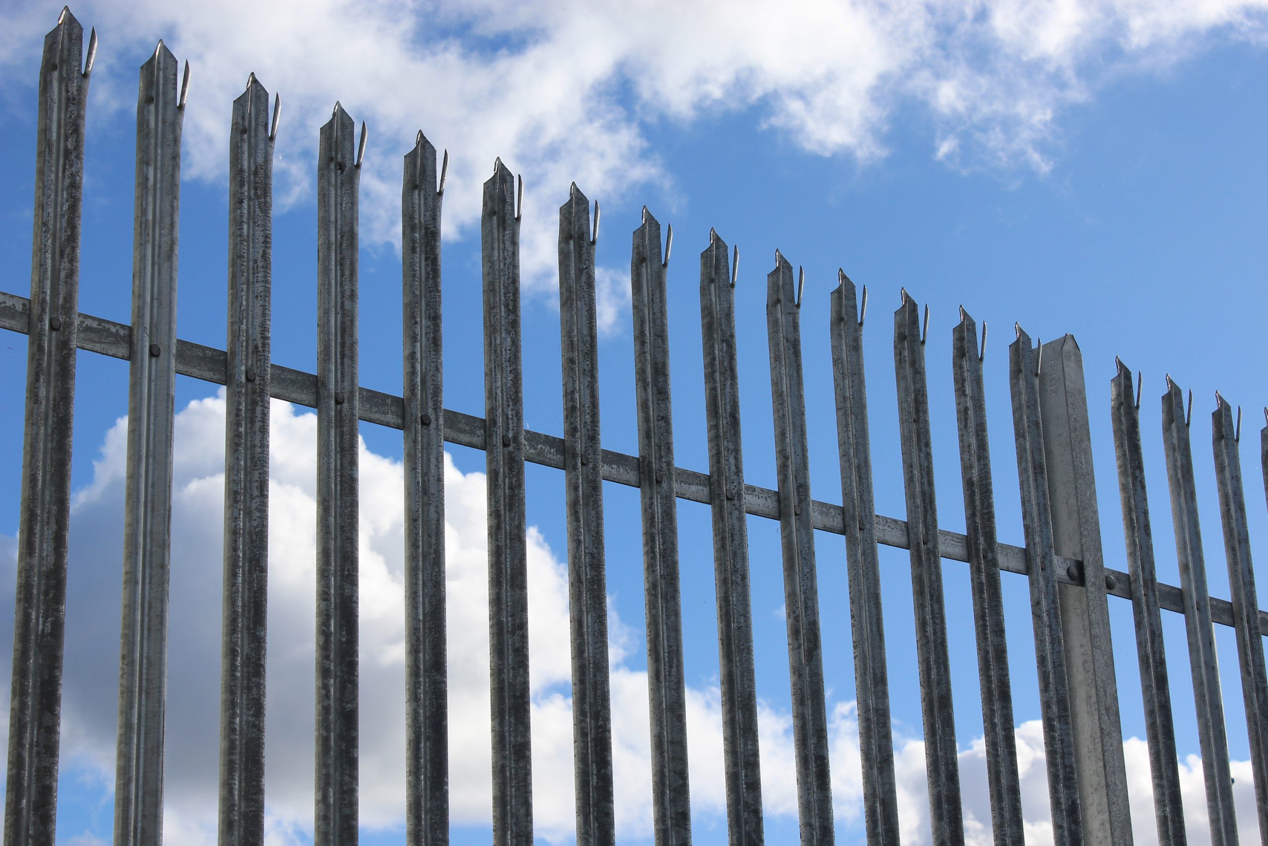 The triple pointed pale head available on Lochrin Palisade fencing.