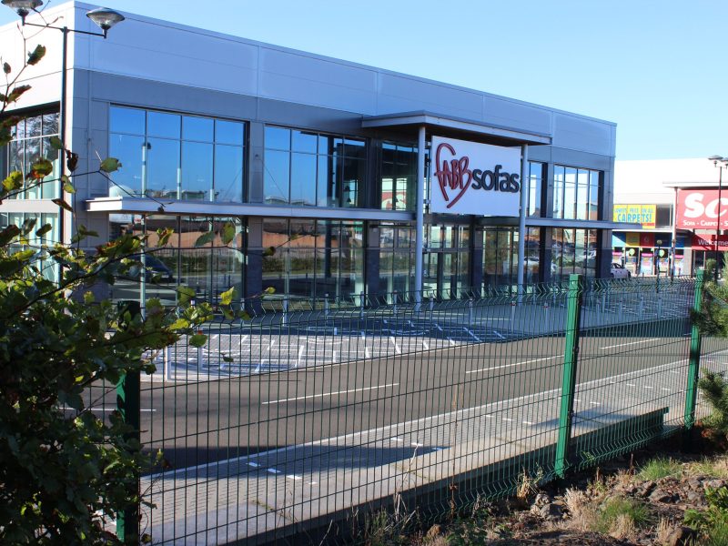 Lochrin WaveGUARD™ V mesh fencing installed around a retail park.
